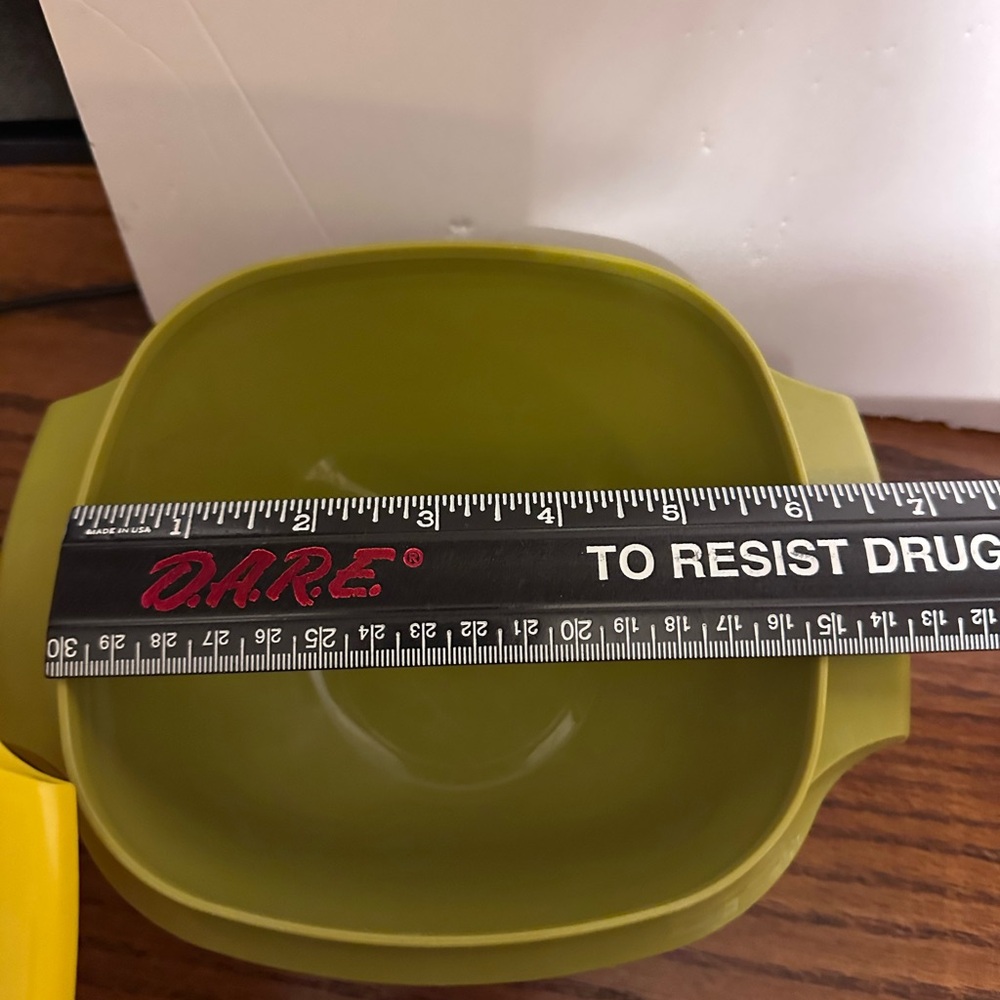 Tupperware Food Storage Bowls Yellow and Orange - Picture 4 of 5